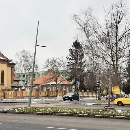 Affordable And Cozy Flat Close To Vaclav Havel Airport *