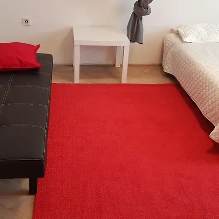 Affordable And Cozy Flat Close To Vaclav Havel Airport Apartment *