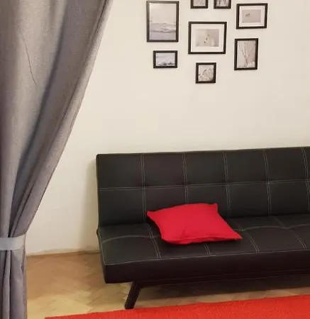Affordable And Cozy Flat Close To Vaclav Havel Airport *