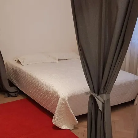 Affordable And Cozy Flat Close To Vaclav Havel Airport *