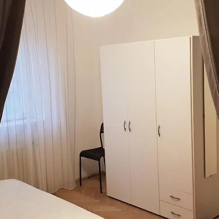 Affordable And Cozy Flat Close To Vaclav Havel Airport Kladno