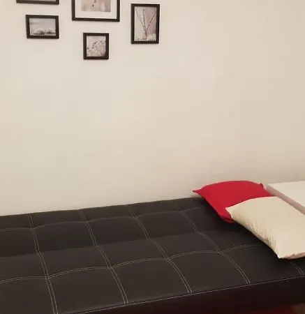 Affordable And Cozy Flat Close To Vaclav Havel Airport Apartment *